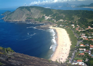 Praia de Itacoatiara em Niterói